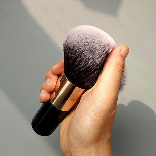 Large Soft Face Makeup Brush for Foundation & Blush – 1 Piece, Soft Bristles, Black & Gold Handle | Kabuki Blending Brush