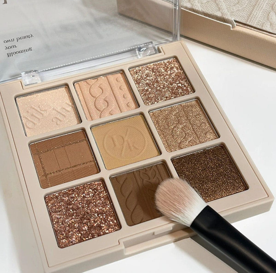 Dikalu 9-Color Eyeshadow Palette – Multi-Shade Eye Makeup Palette